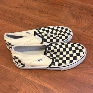 Size 8 women’s checkered slip on Vans